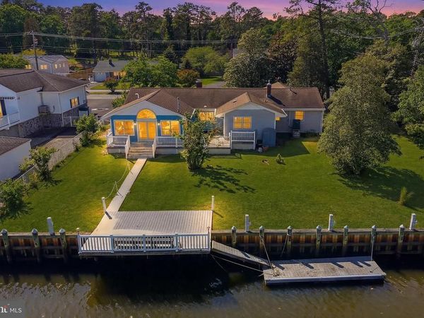 284 COUNTRY CLUB BOULEVARD, TUCKERTON, NJ 08087