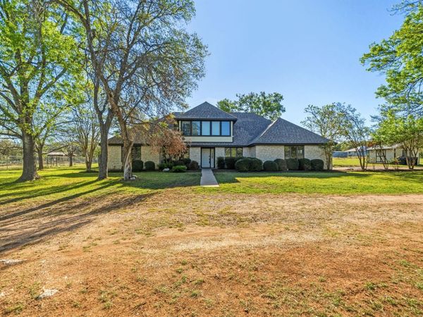 28 Country Oaks DR , Buda, TX 78610