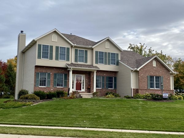 5355 Heather Glen Circle, Bettendorf, IA 52722