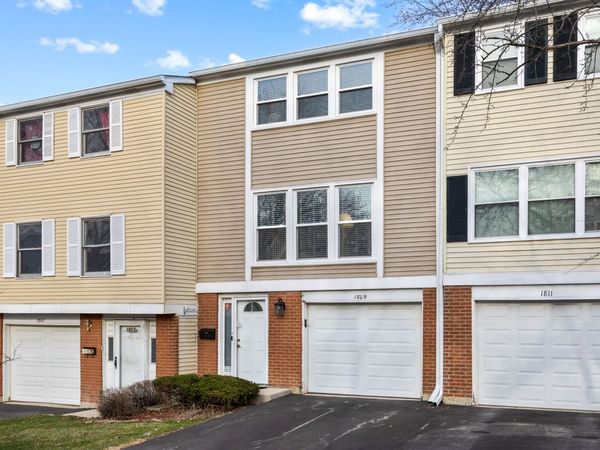 1809 Lancashire Court , Schaumburg, IL 60194