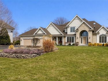 5 Blue Pine Circle, Penfield, NY 14526