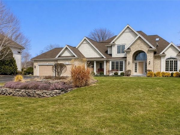 5 Blue Pine Circle, Penfield, NY 14526