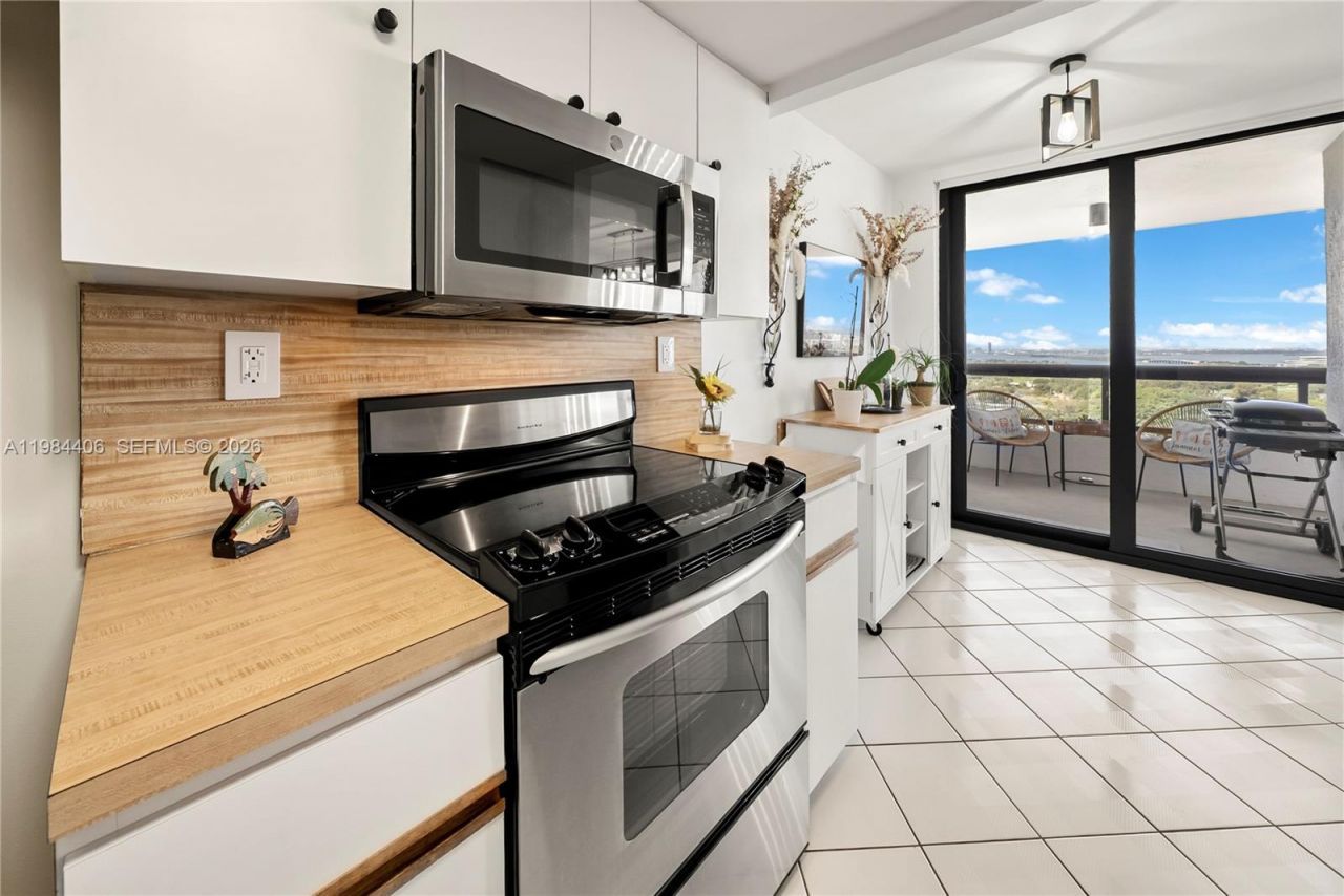2555 Collins Ave, Unit 2402, Miami Beach, FL 33140 Photo