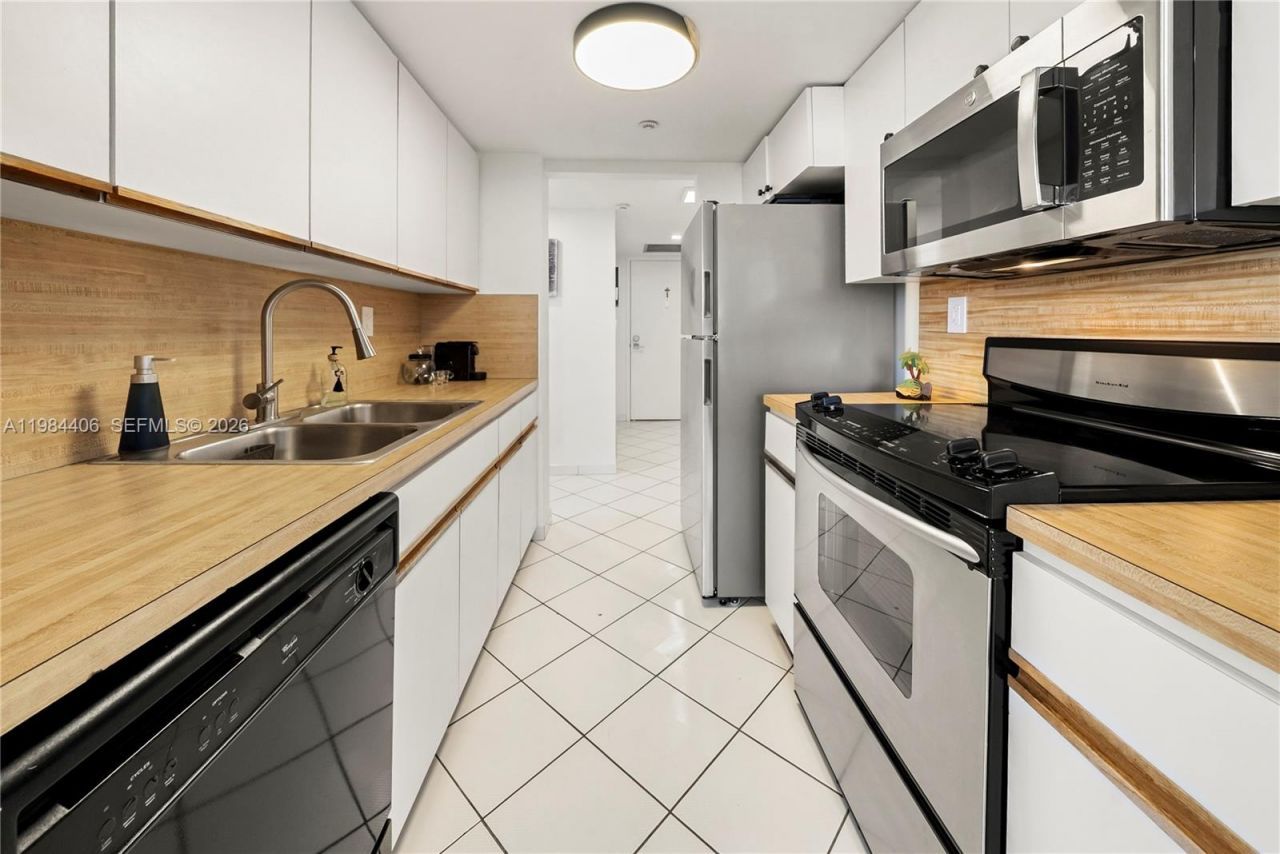 2555 Collins Ave, Unit 2402, Miami Beach, FL 33140 Photo