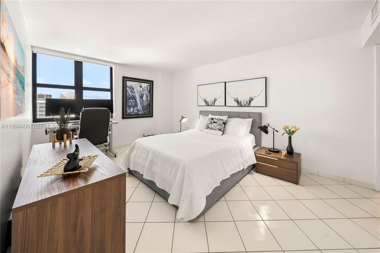 2555 Collins Ave, Unit 2402, Miami Beach, FL 33140 Photo