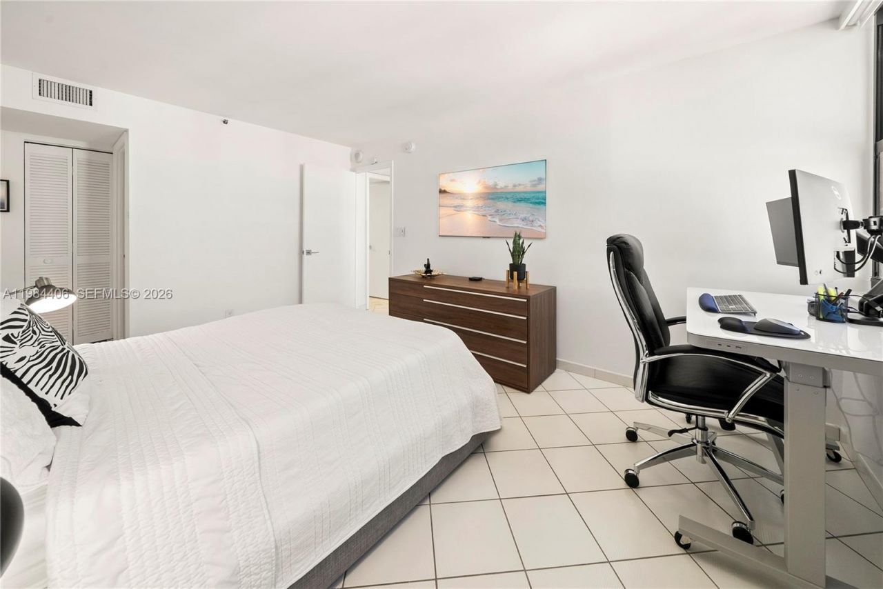 2555 Collins Ave, Unit 2402, Miami Beach, FL 33140 Photo