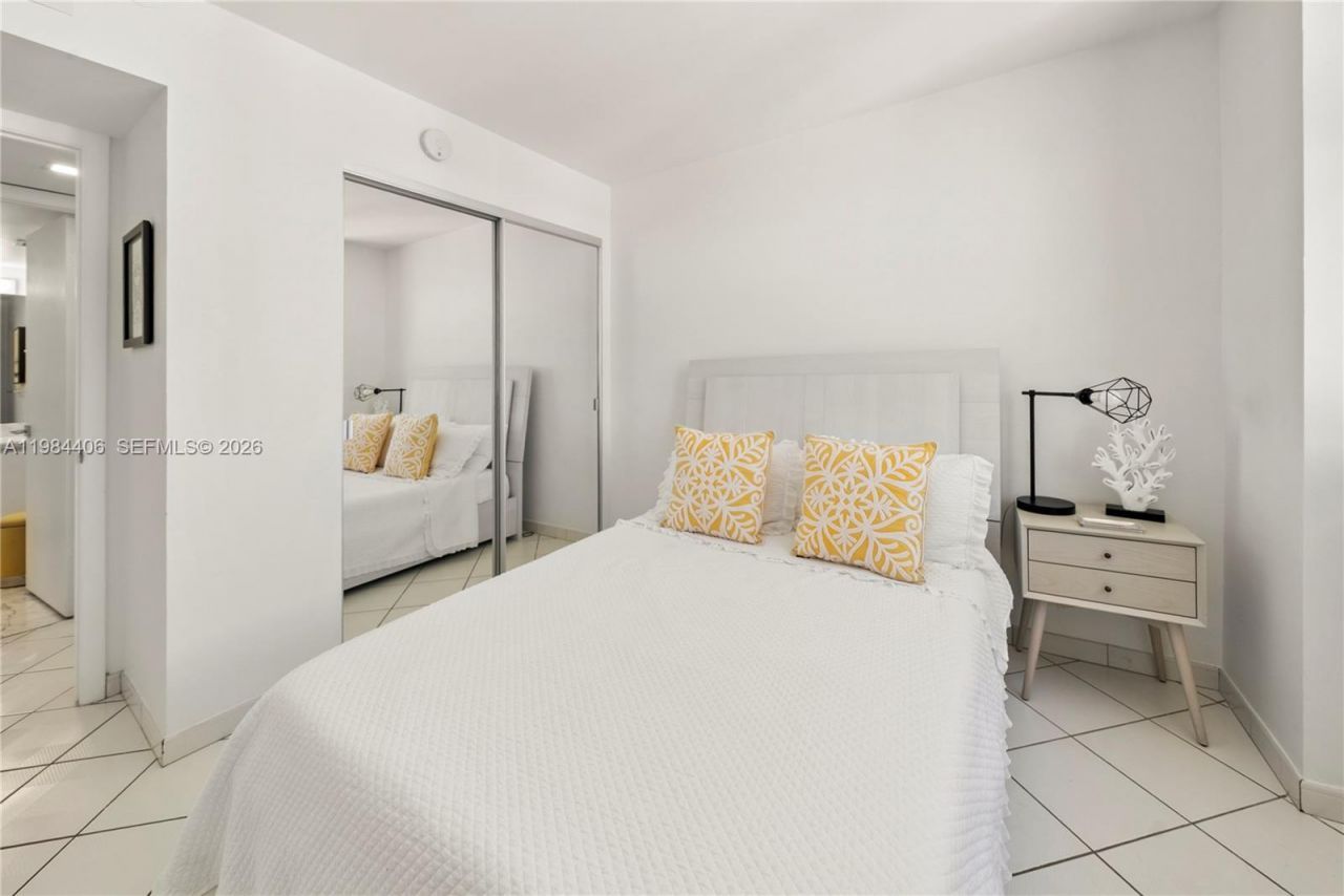 2555 Collins Ave, Unit 2402, Miami Beach, FL 33140 Photo