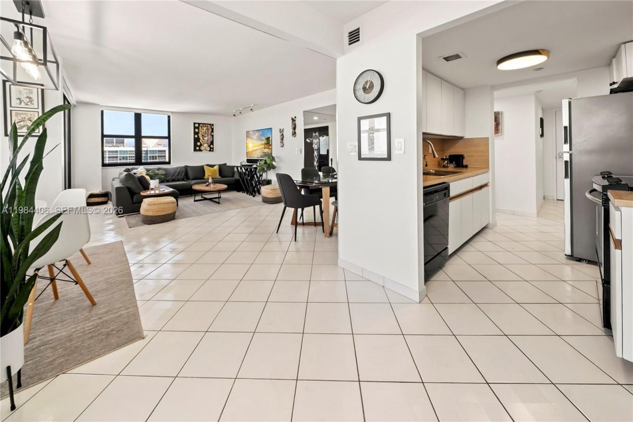 2555 Collins Ave, Unit 2402, Miami Beach, FL 33140 Photo
