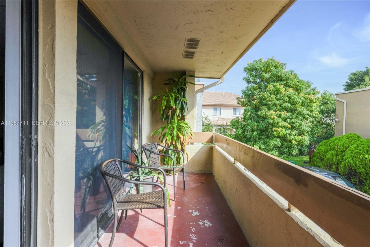 8390 N Missionwood Cir , Unit D-18, Miramar, FL 33025 Photo