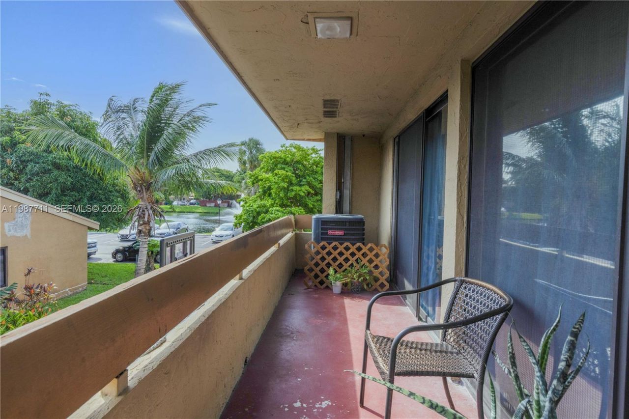 8390 N Missionwood Cir , Unit D-18, Miramar, FL 33025 Photo