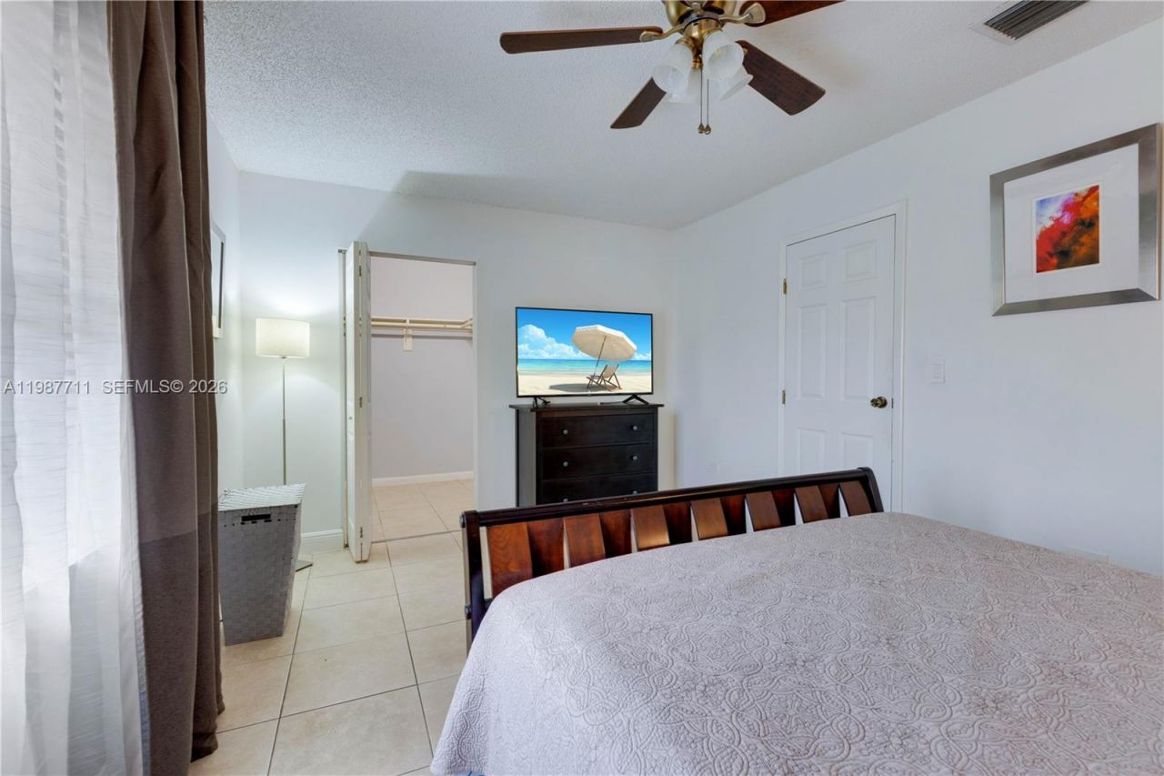 8390 N Missionwood Cir , Unit D-18, Miramar, FL 33025 Photo