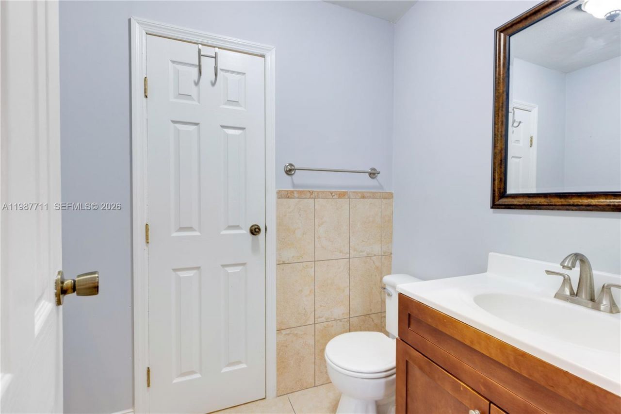 8390 N Missionwood Cir , Unit D-18, Miramar, FL 33025 Photo