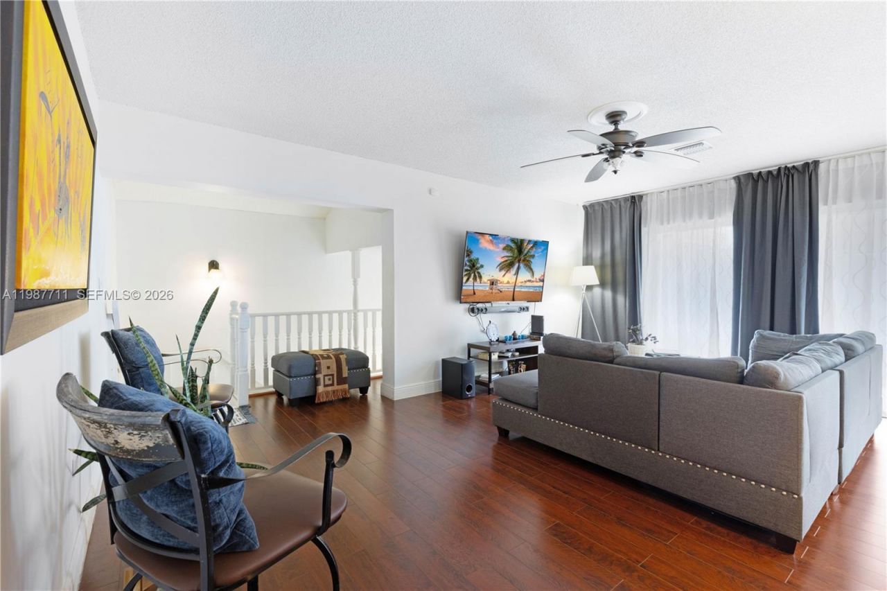 8390 N Missionwood Cir , Unit D-18, Miramar, FL 33025 Photo