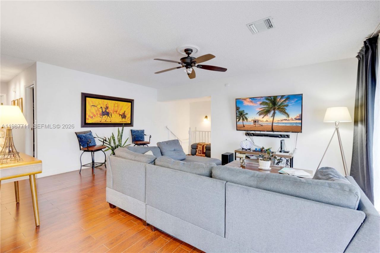 8390 N Missionwood Cir , Unit D-18, Miramar, FL 33025 Photo