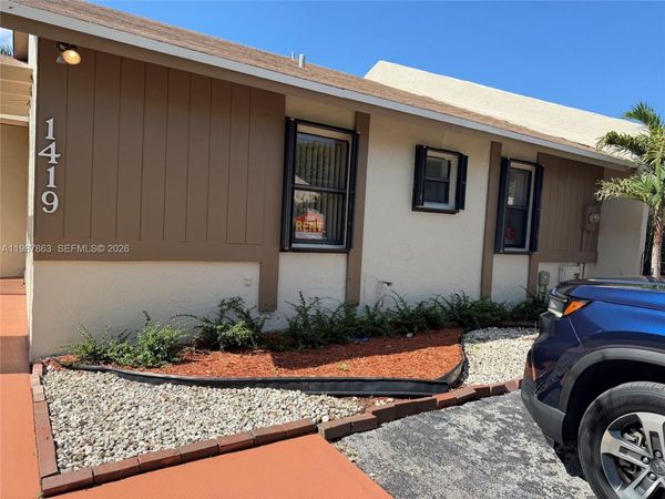 1419 Yellowthroat St, Homestead, FL 33035