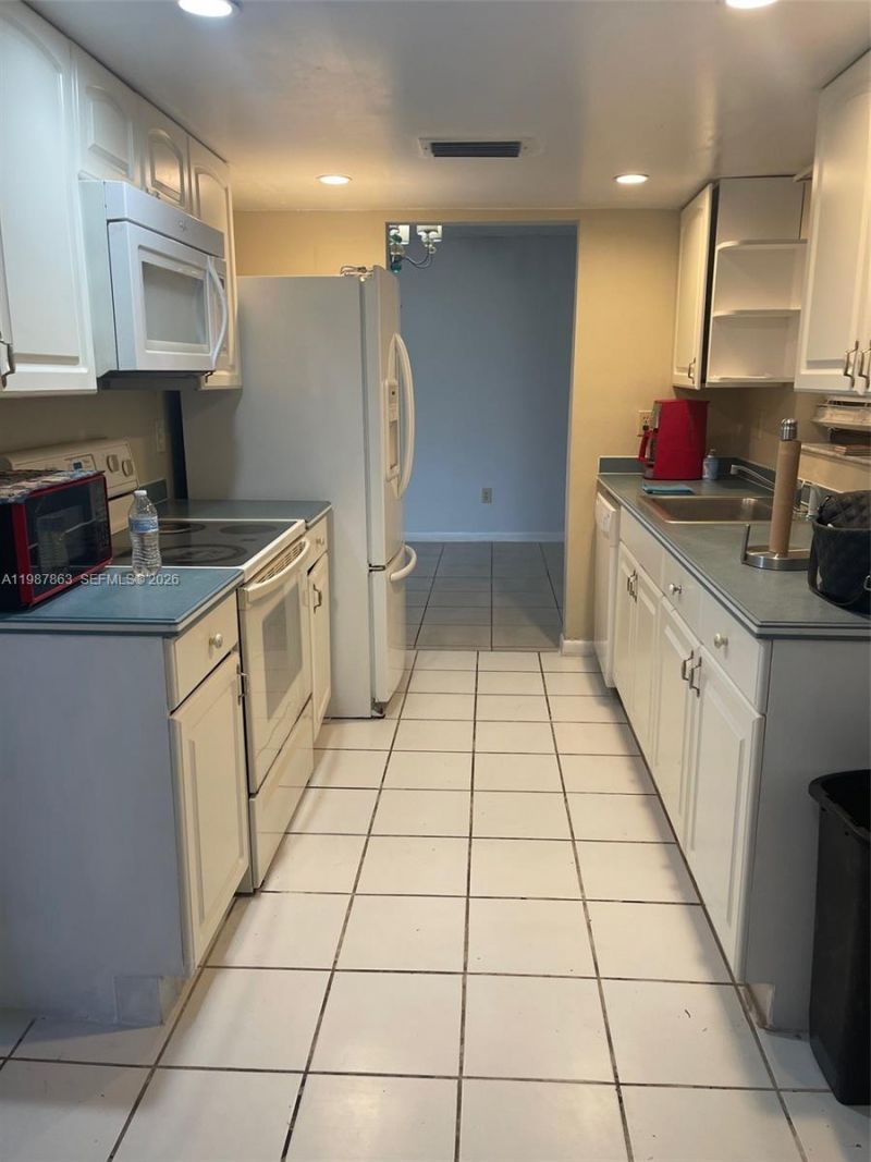 1419 Yellowthroat St, Homestead, FL 33035 Photo
