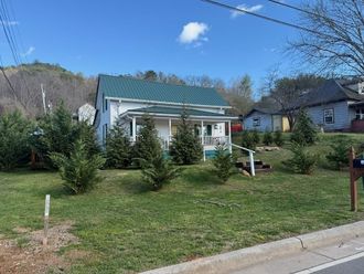 215 Bristol Avenue Andrews, NC 28901