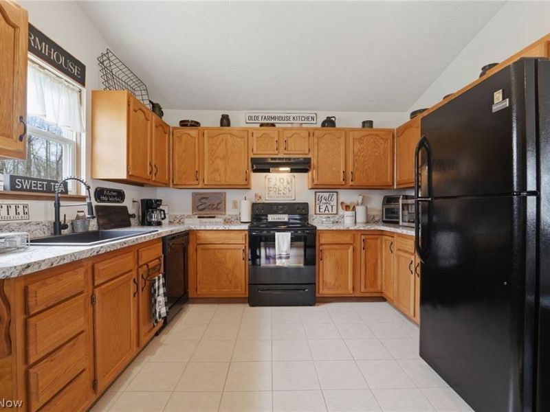 5206 University Drive, Geneva, OH 44041 Photo 8