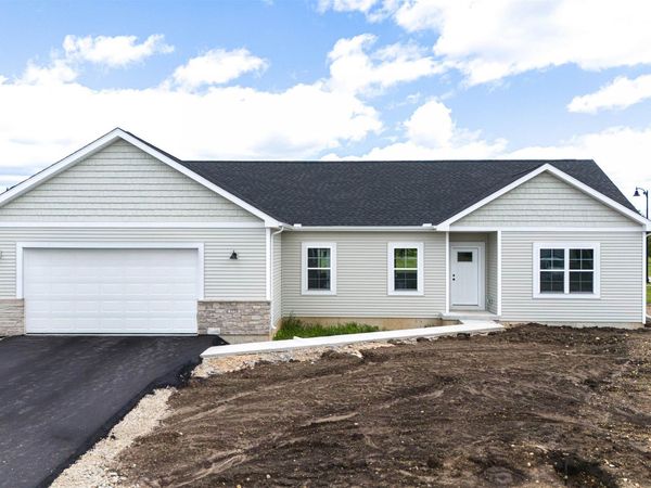1738 E Kyle Circle, Beloit, WI 53511