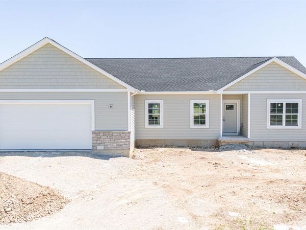 1738 E Kyle Circle, Beloit, WI 53511