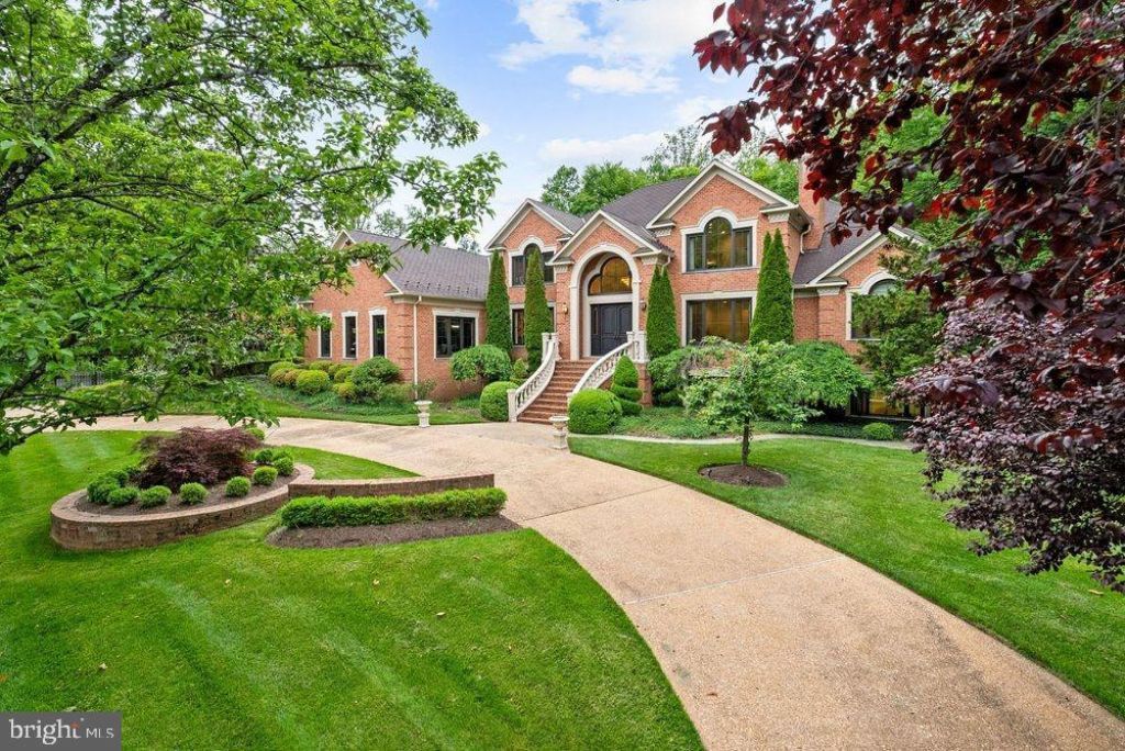 1102 MILL RIDGE, MCLEAN, VA 22102