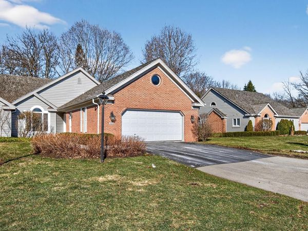 2415 Walnut Grove COURT, Unit B, Brookfield, WI 53005