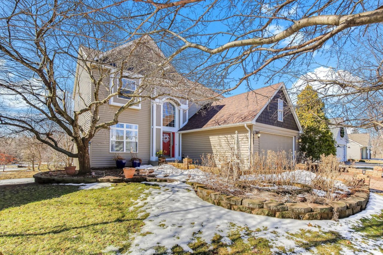 18883 95th Avenue N, Maple Grove, MN 55311 Main Photo