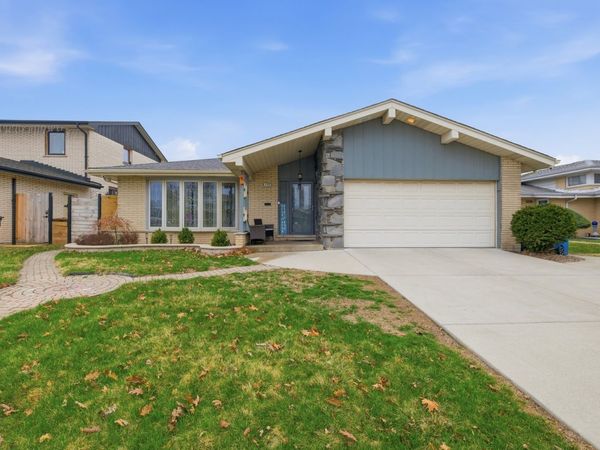 9728 S Tripp Avenue, Oak Lawn, IL 60453