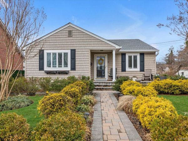 48 Ann Street, Glen Cove, NY 11542