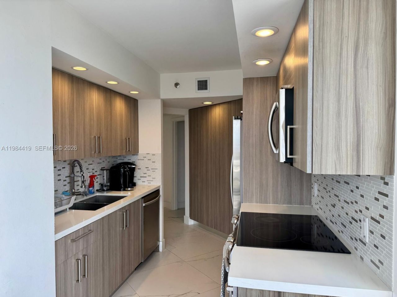 1000 Island Blvd , Unit 1410, Aventura, FL 33160 Photo