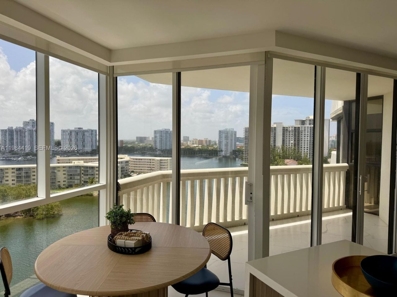 1000 Island Blvd , Unit 1410, Aventura, FL 33160 Photo