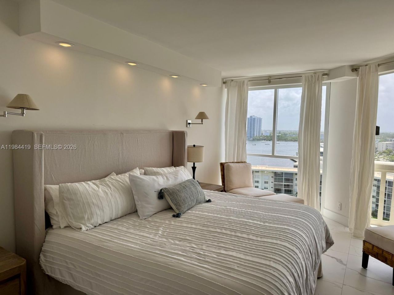 1000 Island Blvd , Unit 1410, Aventura, FL 33160 Photo