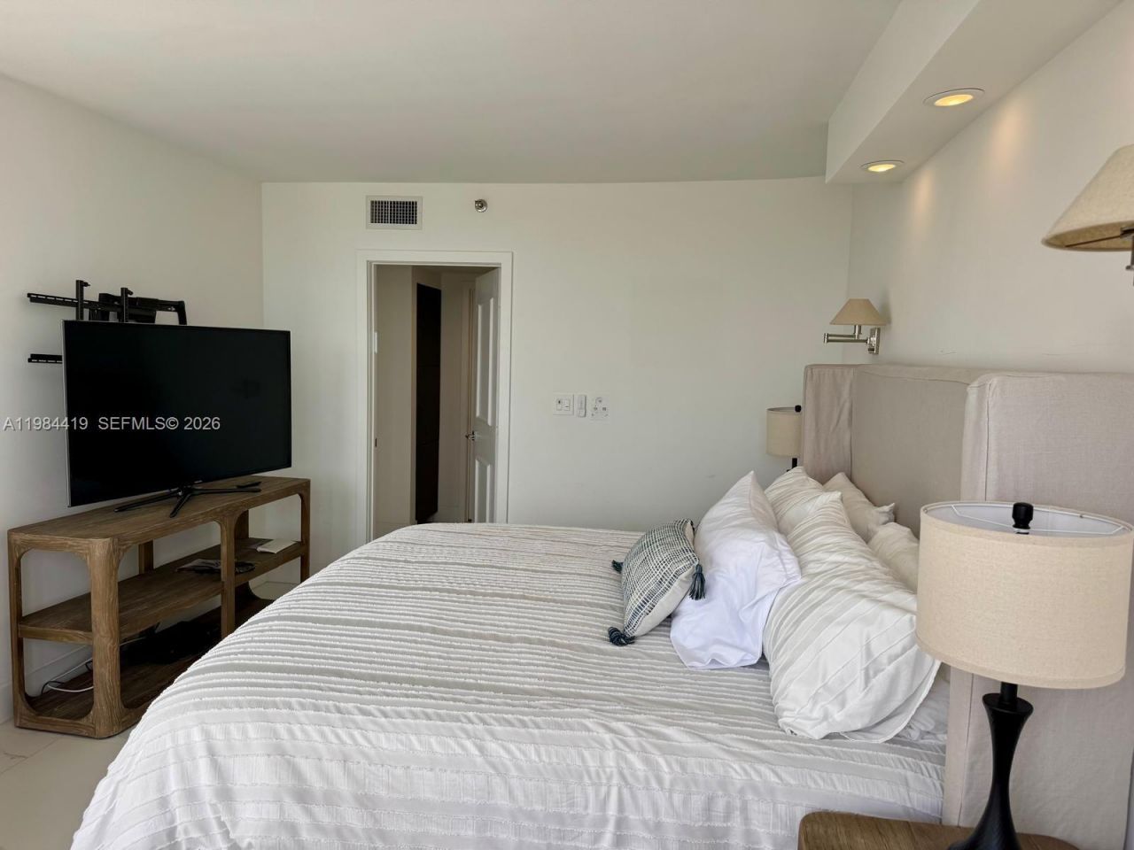 1000 Island Blvd , Unit 1410, Aventura, FL 33160 Photo