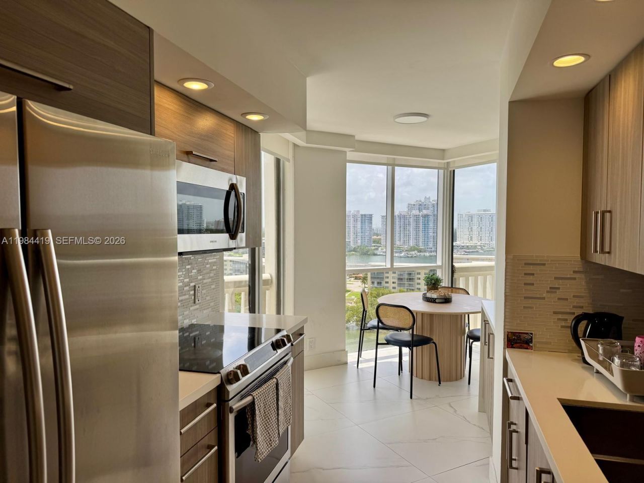 1000 Island Blvd , Unit 1410, Aventura, FL 33160 Photo