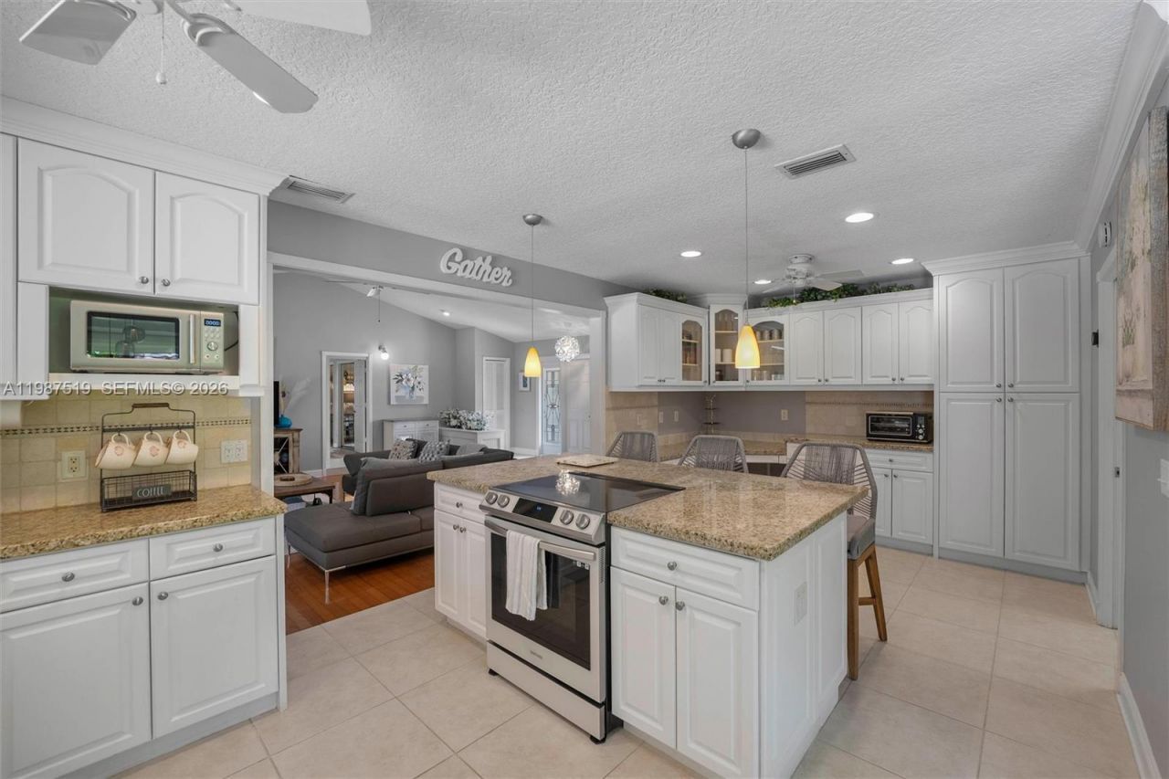 196 Scarborough Ter, Wellington, FL 33414 Photo