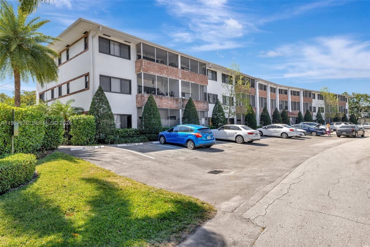 2190 NE 51 Court, Unit 204, Fort Lauderdale, FL 33308 Photo