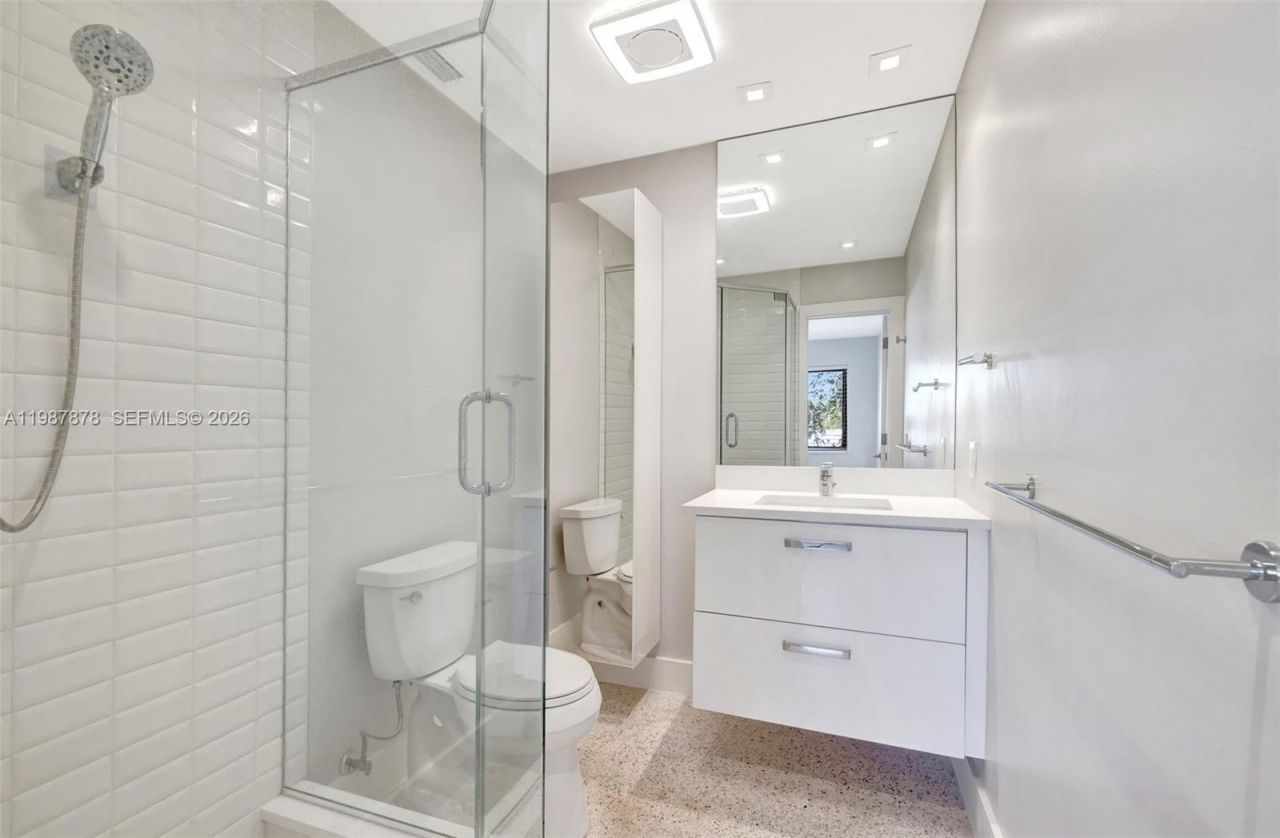 2190 NE 51 Court, Unit 204, Fort Lauderdale, FL 33308 Photo