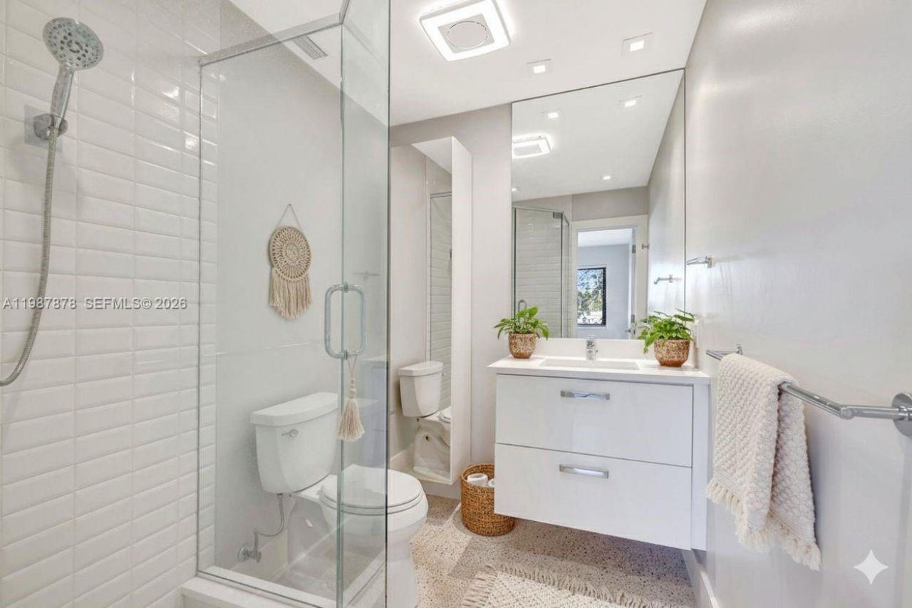 2190 NE 51 Court, Unit 204, Fort Lauderdale, FL 33308 Photo