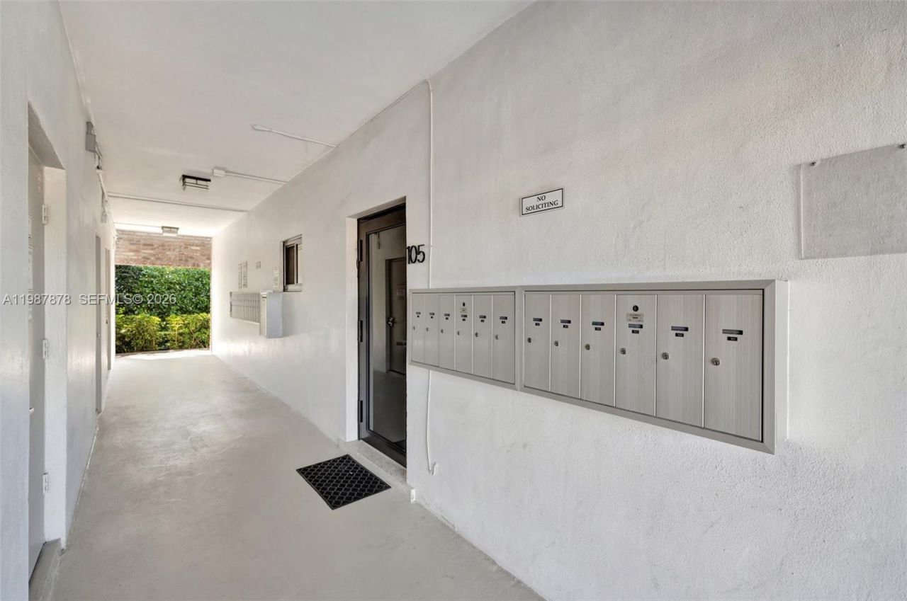 2190 NE 51 Court, Unit 204, Fort Lauderdale, FL 33308 Photo