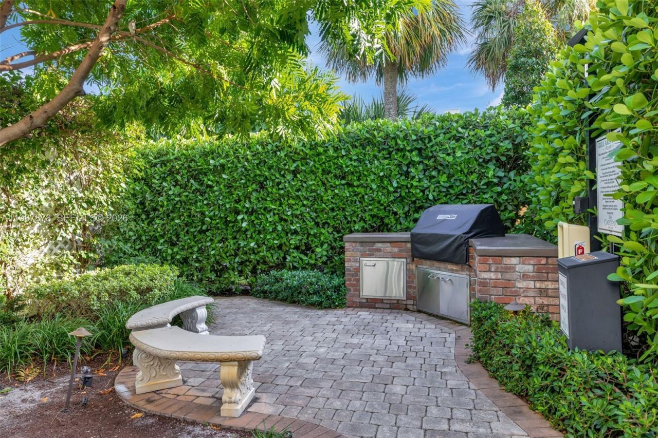 2190 NE 51 Court, Unit 204, Fort Lauderdale, FL 33308 Photo