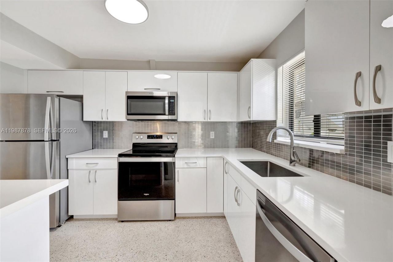 2190 NE 51 Court, Unit 204, Fort Lauderdale, FL 33308 Photo