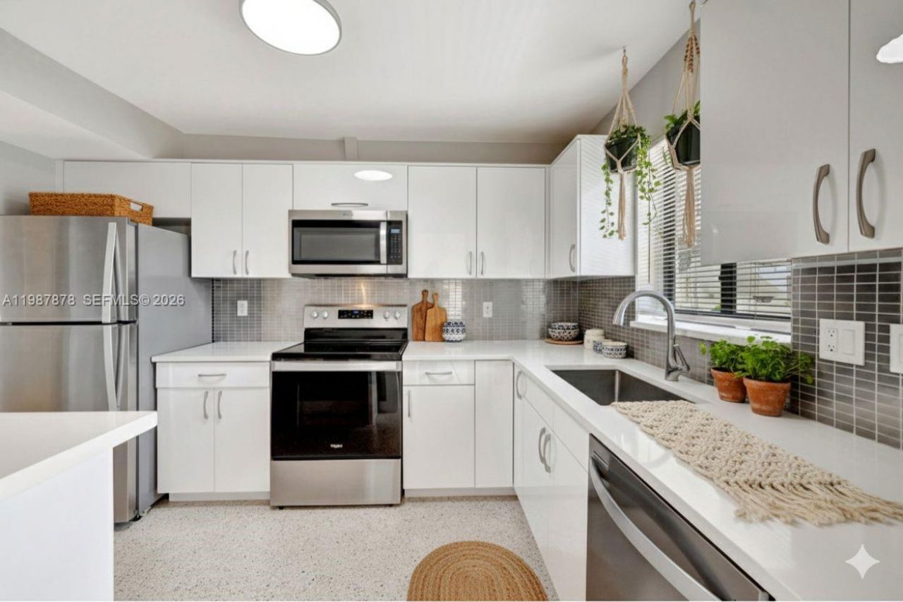 2190 NE 51 Court, Unit 204, Fort Lauderdale, FL 33308 Photo