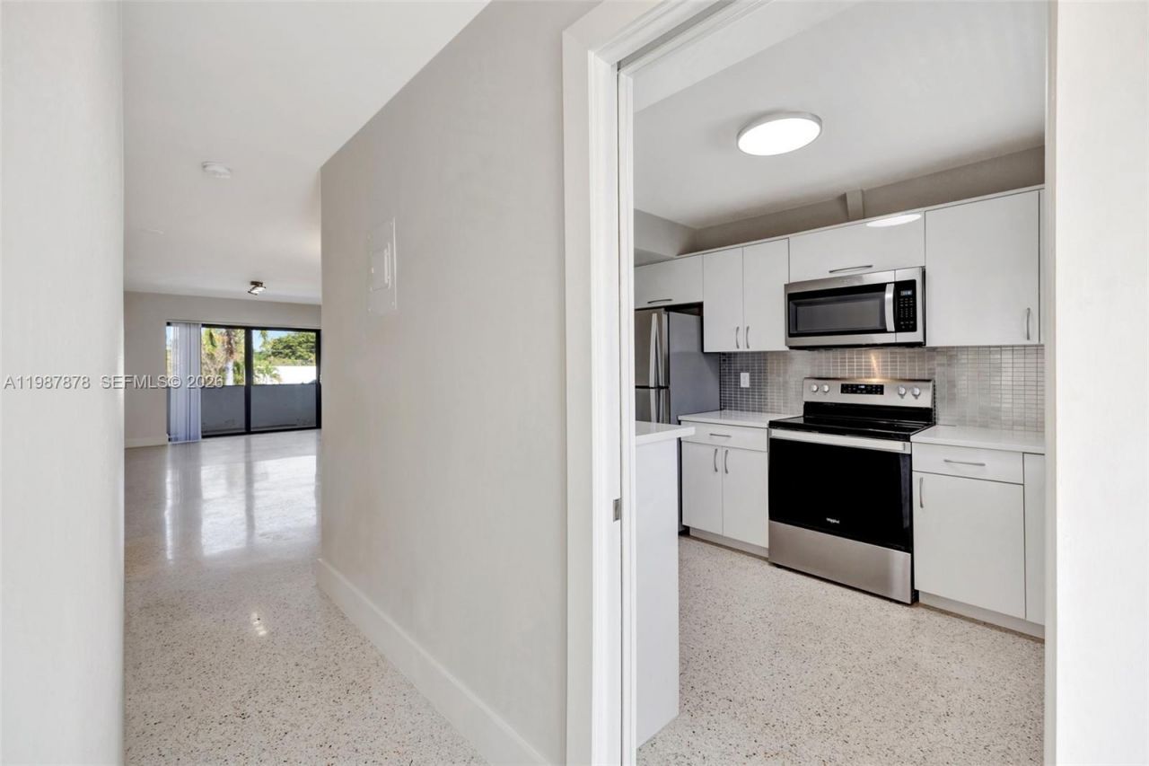 2190 NE 51 Court, Unit 204, Fort Lauderdale, FL 33308 Photo