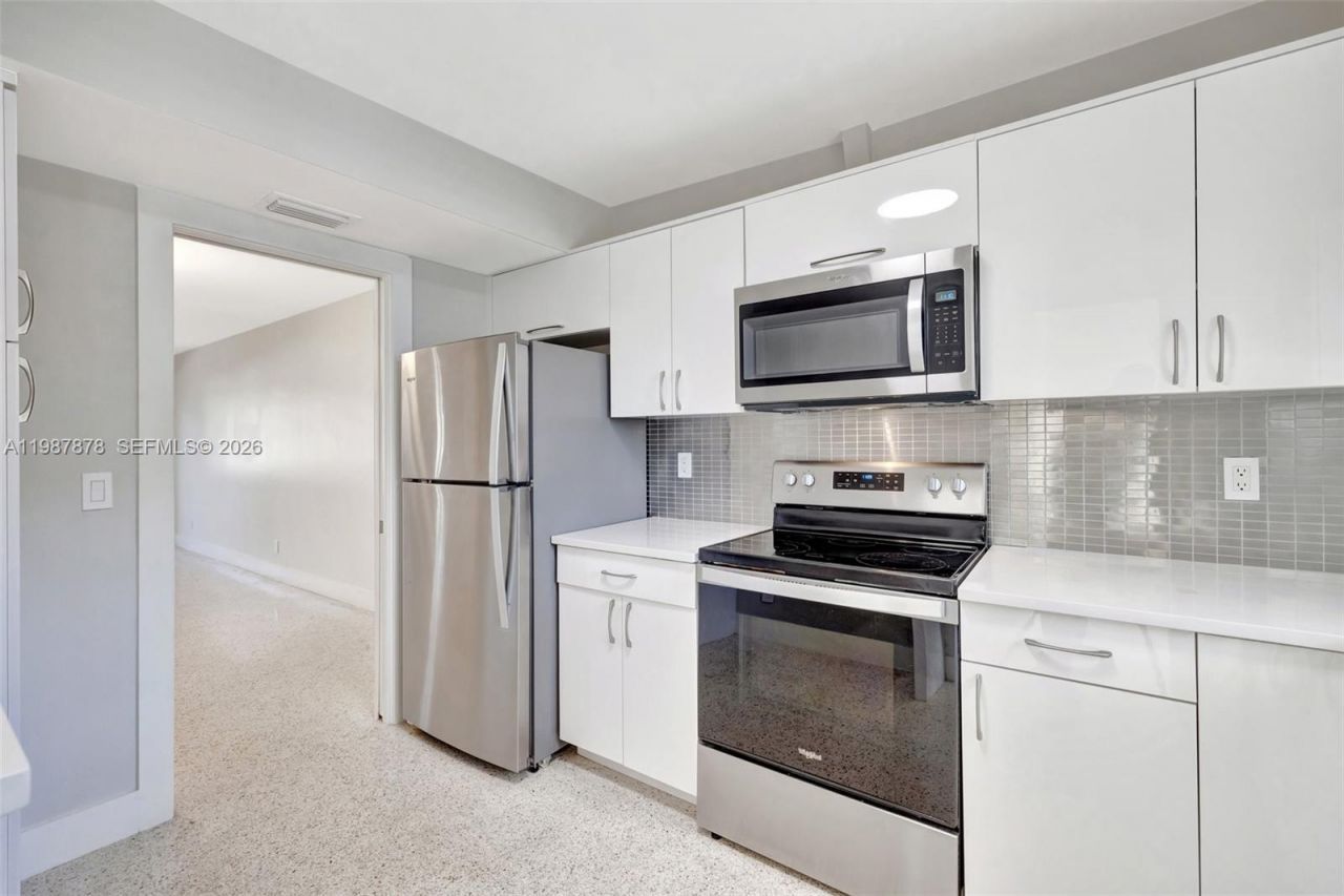 2190 NE 51 Court, Unit 204, Fort Lauderdale, FL 33308 Photo