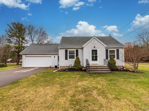 24 Greenmeadow Drive, Orchard Park, NY 14127