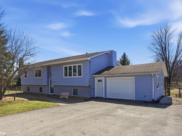 105 E Main Street, Lockridge, IA 52635