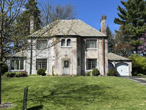 4104 Brookside Road, Ottawa Hills, OH 43606