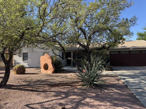 1724 Chacoma Place SW, Albuquerque, NM 87104