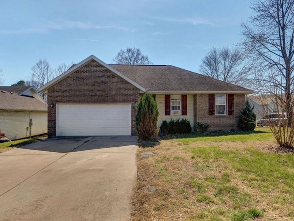 602 Oak Leaf Court, Nixa, MO 65714