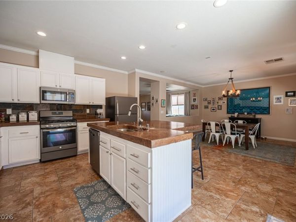925 Cascade Light Avenue, North Las Vegas, NV 89031